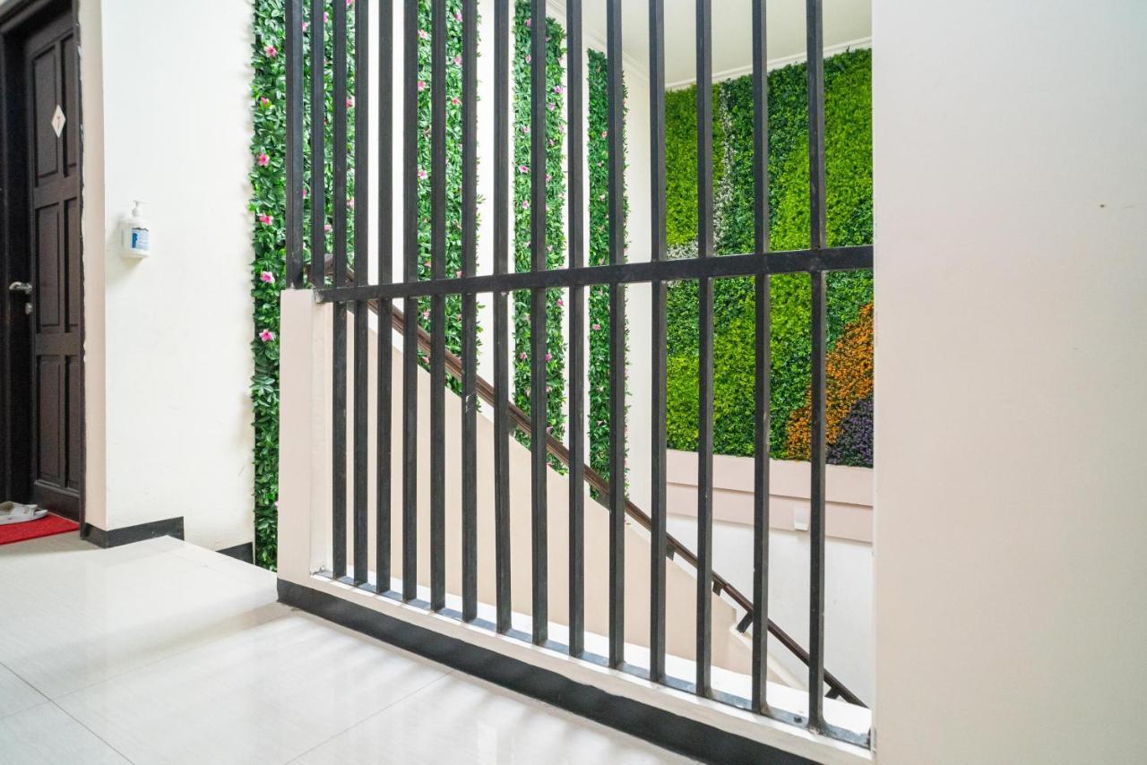 Reddoorz Syariah Near Marvel City Mall 2 Surabaya Buitenkant foto